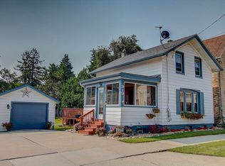 919 N 4th St, Watertown, WI 53098