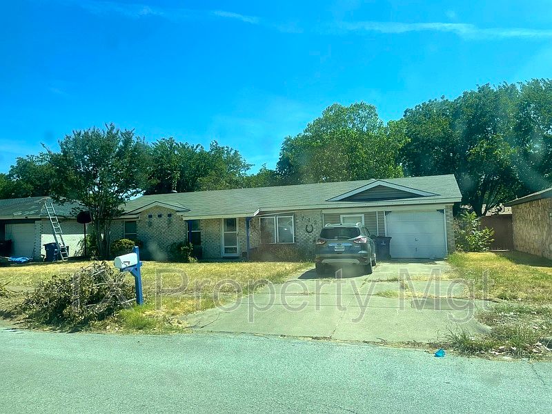 1st image of 712 Heathcliff Dr