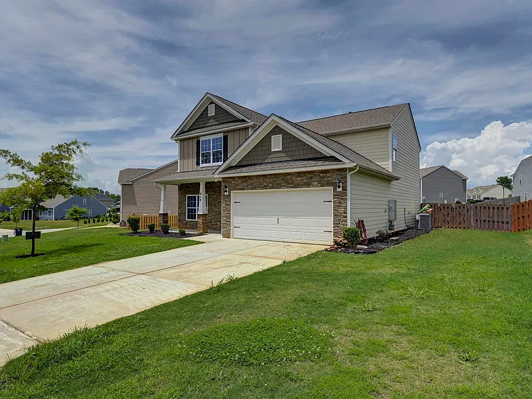 414 Tulip Way — Photo 4
