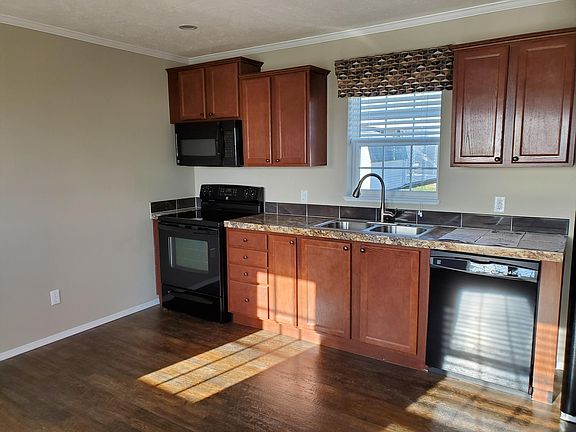 3rd image of 430 Oaklawn Dr #430