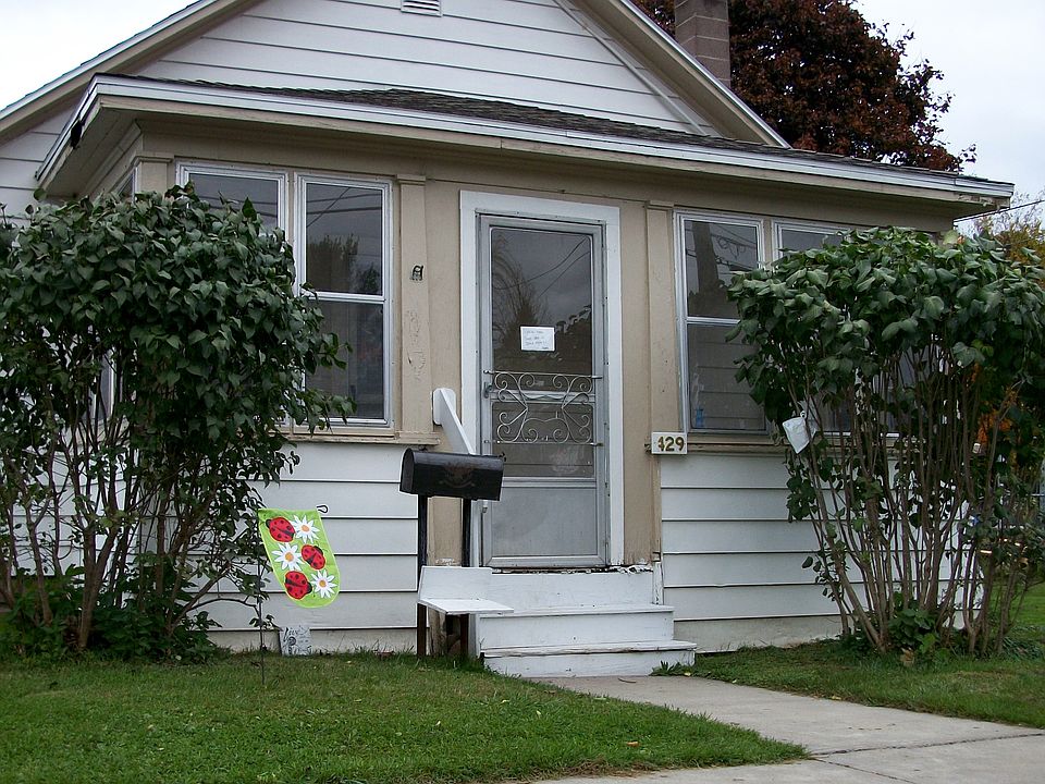 1st image of 429 Oak St