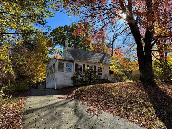 15 Vista Ln, Southbridge, MA 01550