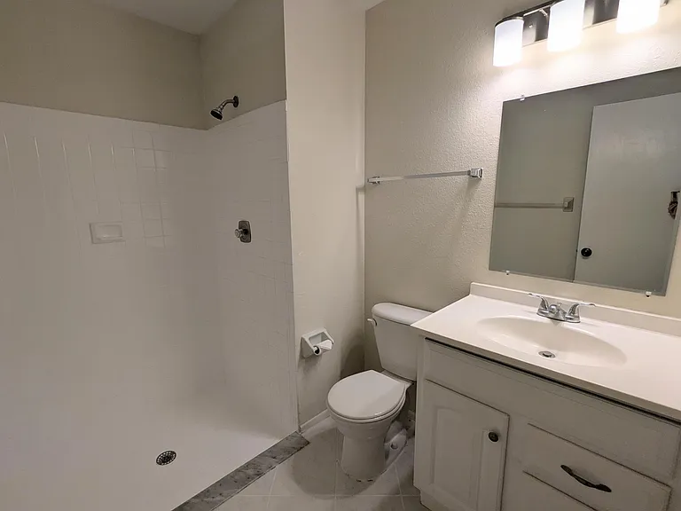 1455 SE Colchester Cir — Photo 12