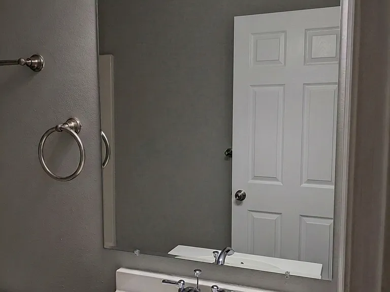 1610 Saxon St — Photo 11