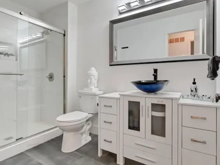 4818 Highpoint Dr NE — Photo 5