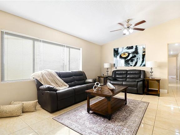 5th image of 305 Collins Dr