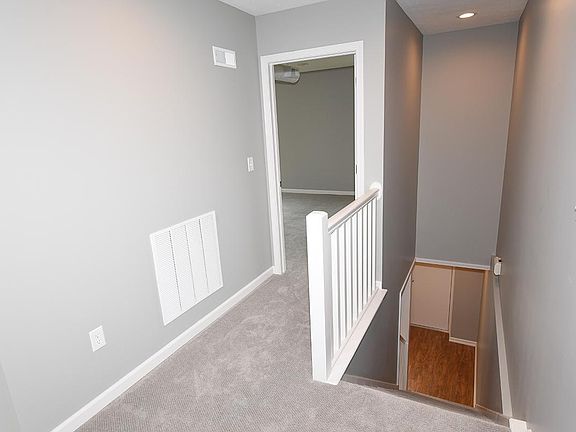 2nd image of 225 E 9th St
