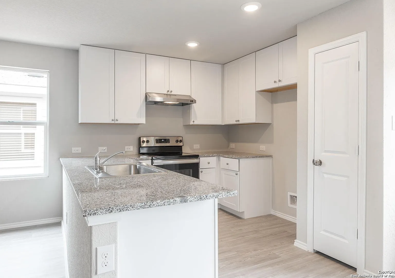 3 bed, 2.0 bath, 1216 sqft, $1,750 — Photo 4