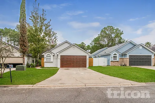 1313 Independence Dr Photo 1