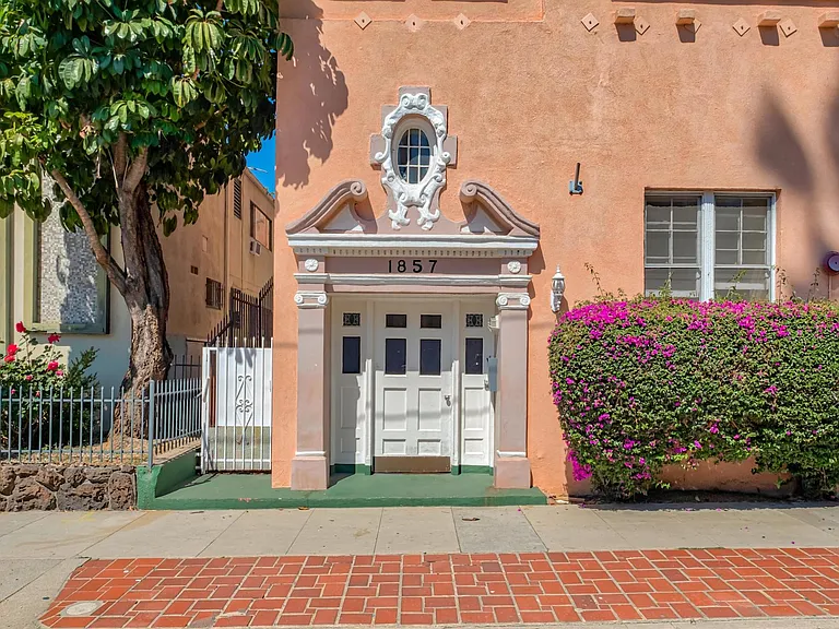 1857 N Wilton Pl — Photo 15