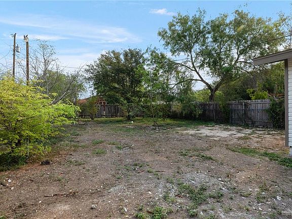 3rd image of 1001 E Samano St