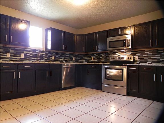 4th image of 1122 Barrymore Ln