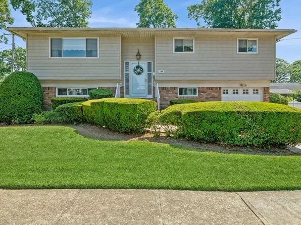 180 Cypress Street, Massapequa Park, NY 11762