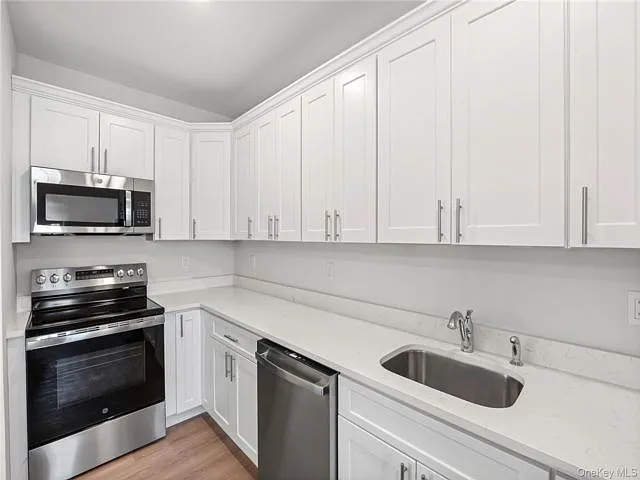 227 4th Ave #306E — Photo 8