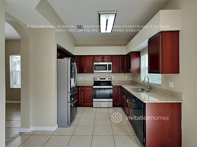 1807 Sweetspire Dr — Photo 10