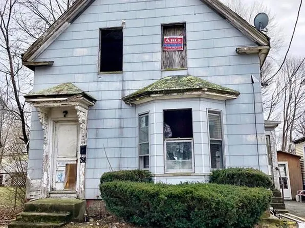 31 Saint Casimir Ave, Brockton, MA 02302