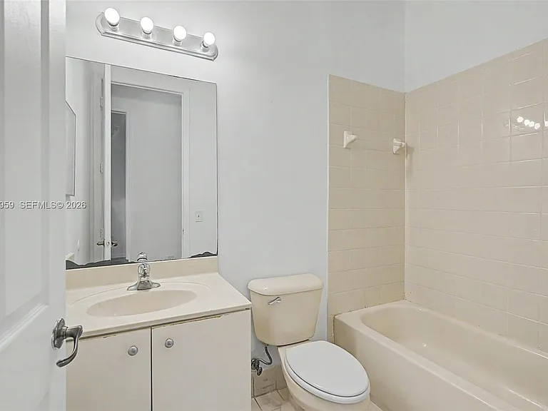 975 NE 42nd Ter #975 — Photo 27