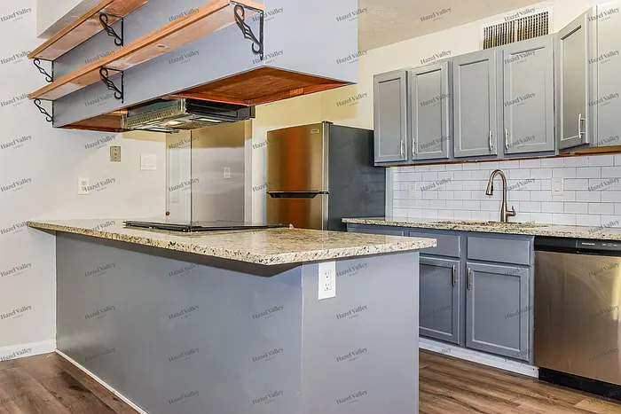5805 Ridgecove Dr — Photo 5