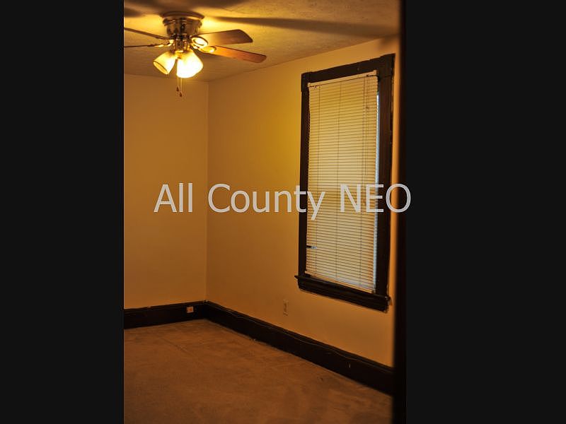 2nd image of 27 Whitney Ave N