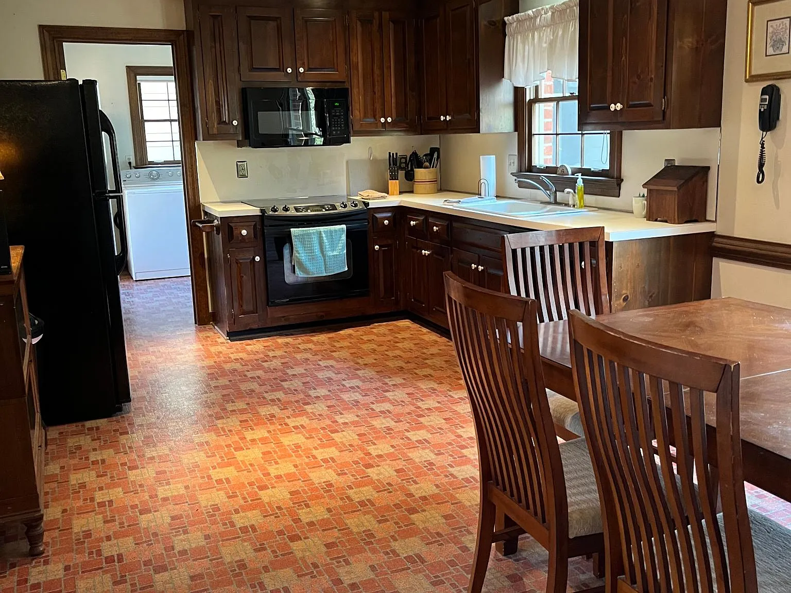3 bed, 1752 sqft, $5,200 — Photo 2