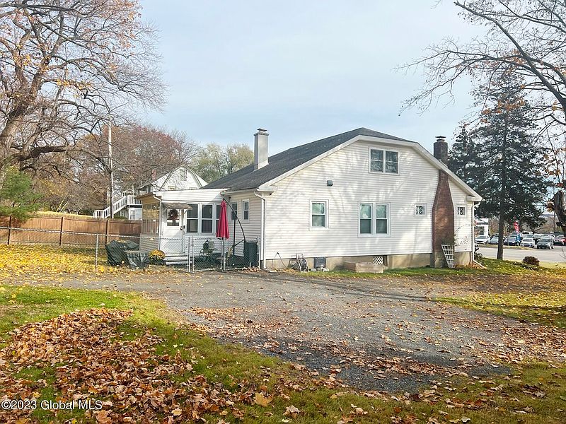 4th image of 1012 New Loudon Road