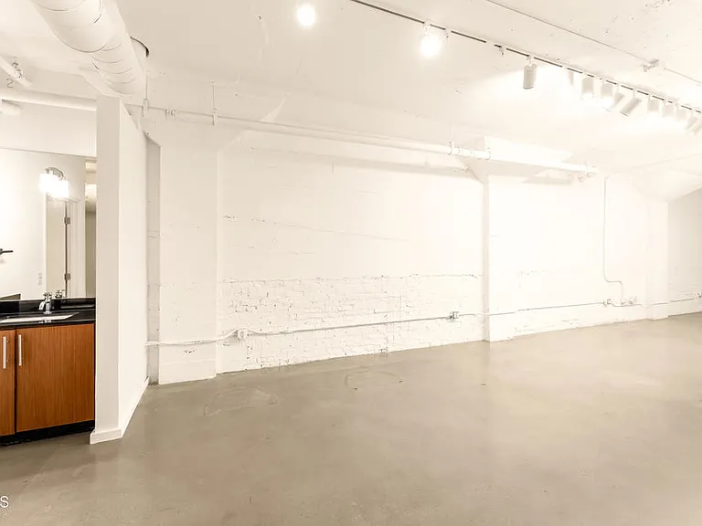 530 S Hewitt St #129 — Photo 32