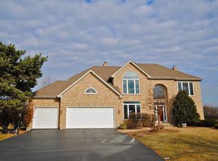 2241 Fox Fire Ct, Geneva, IL 60134