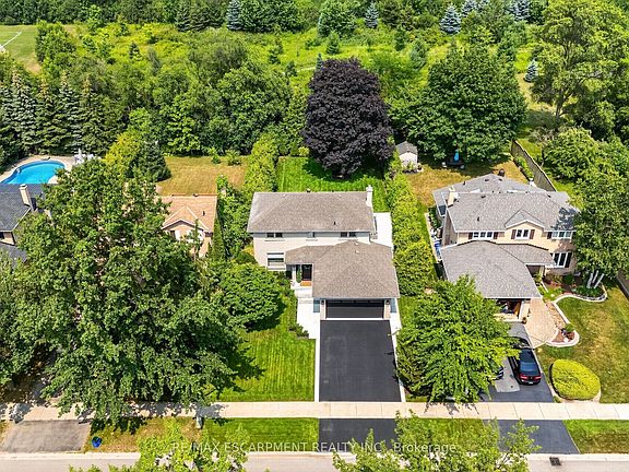 2nd image of 429 Claremont Cres