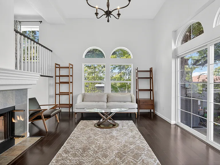 938 Visconti Pl — Photo 6