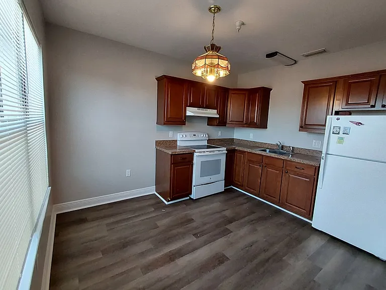 80 N Central Ave — Photo 2