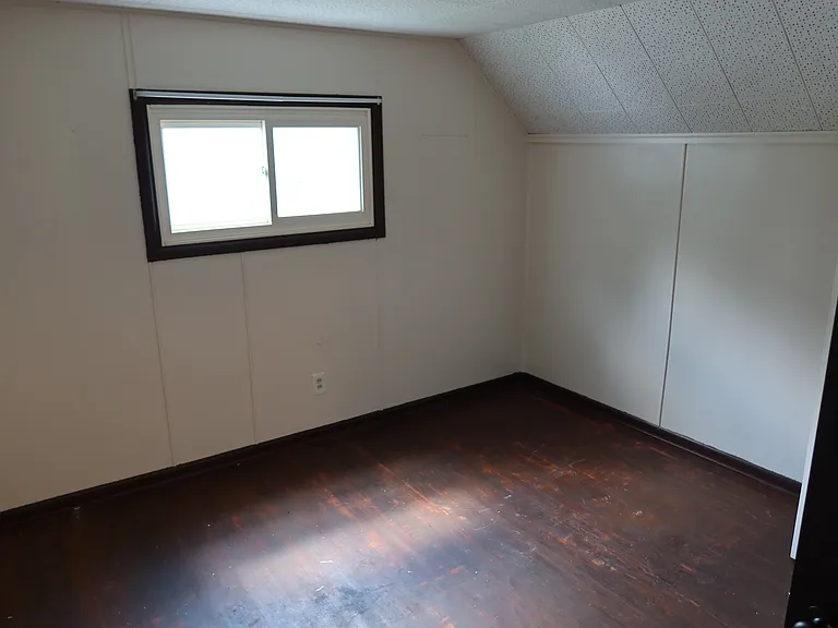 1637 Hanover St — Photo 17