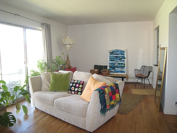 2nd image of 1217 Island Dr APT 202