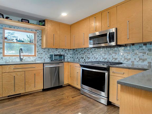3rd image of 2511 Whale Ave
