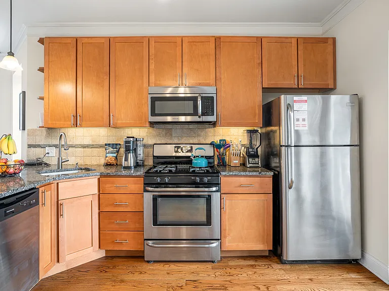 2117 W Irving Park Rd #2R — Photo 10