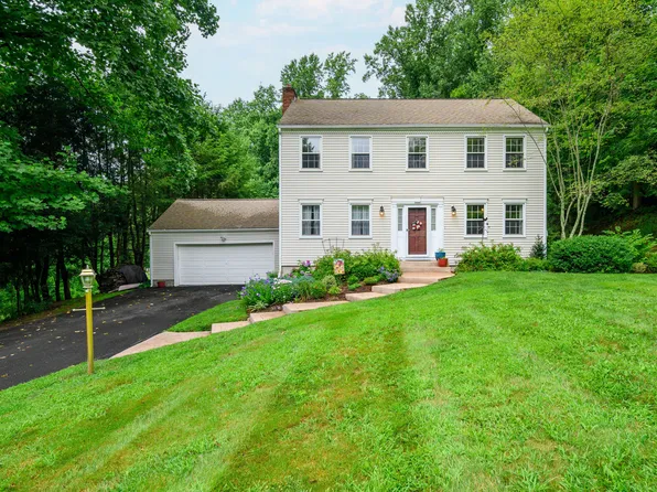 28 Highpoint Road, Woodbury, CT 06798