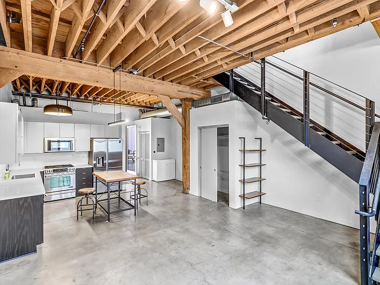 527 Molino St #110 — Photo 7