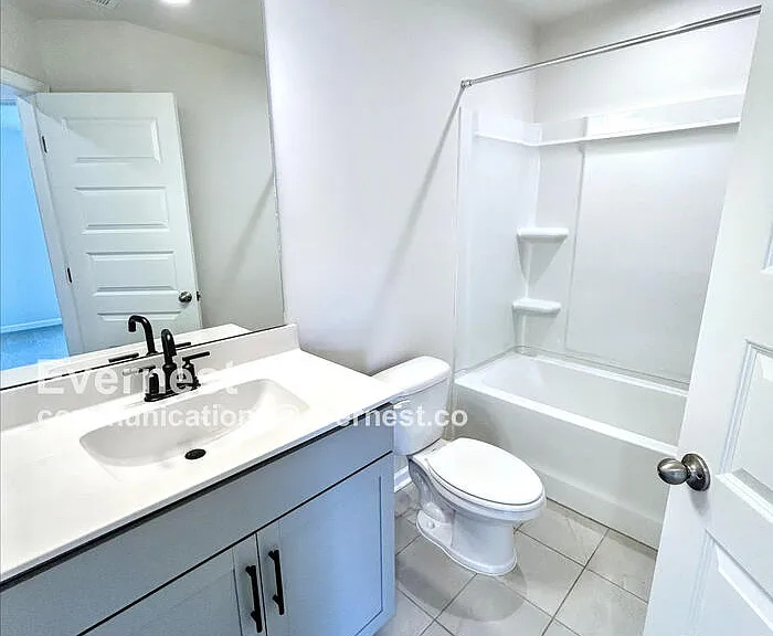 329 Victoria Dr — Photo 15