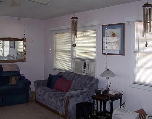 3rd image of 1008 Robinson Dr N