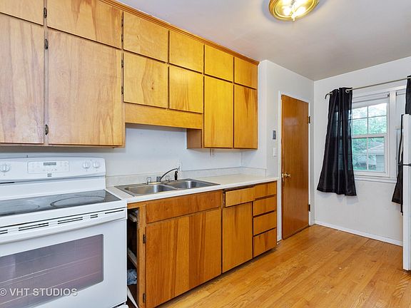 4th image of 633 Parkway Ave