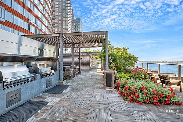 Rented by Christie's International Real Estate Group, LLC | media 30