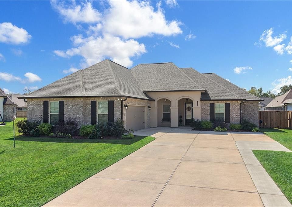 1st image of 124 Cypress Park Ln