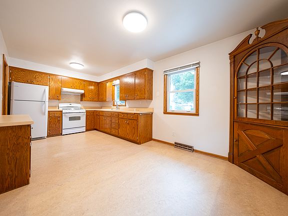 2nd image of 10132 Wentworth Ave S
