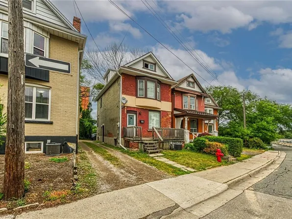 738 King St W, Hamilton, ON L8S 1J8