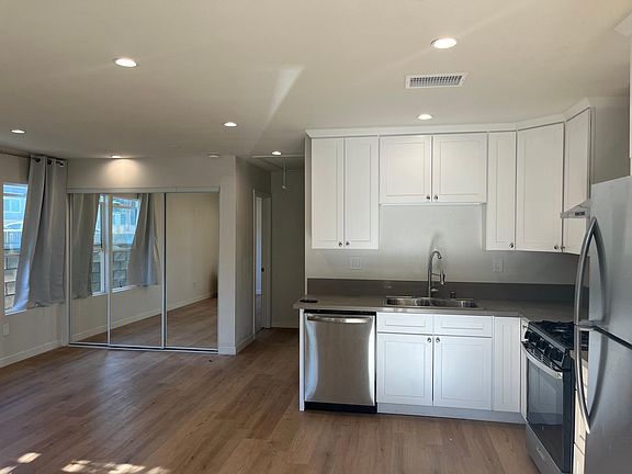 4th image of 1018 Oak Ave #A