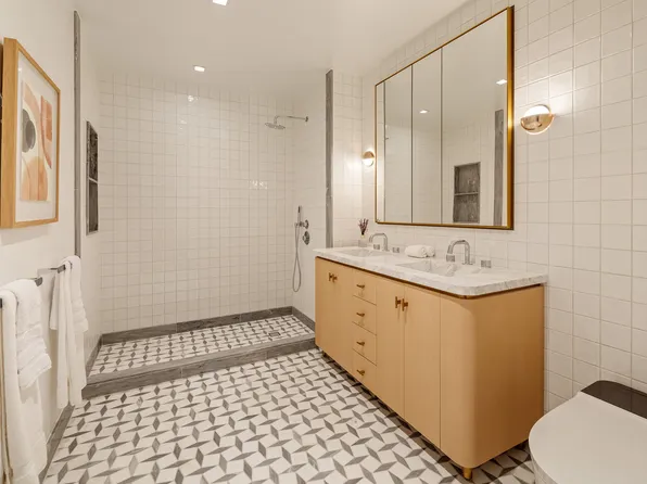 24-01 Queens Plaza North image 8 of 22