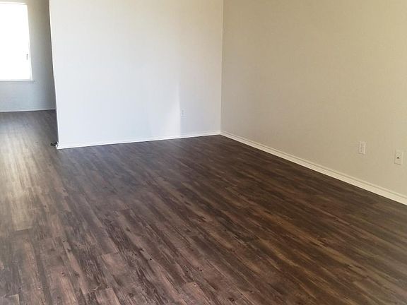 401 Bermuda St # A Living RM_12062021