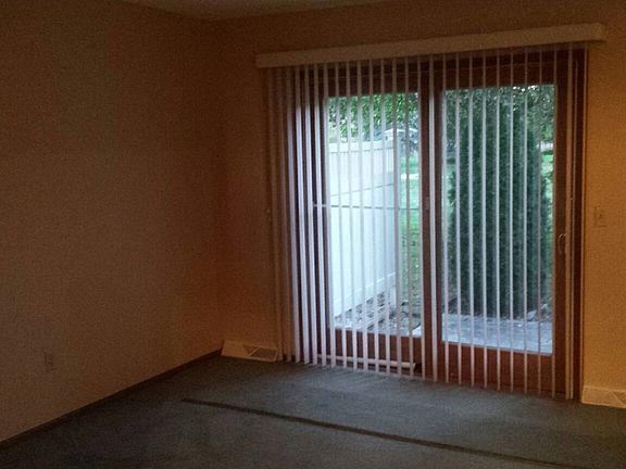 Living Room w/slider to patio