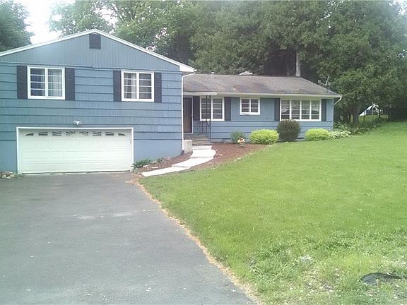 5th image of 301 Edwards Dr