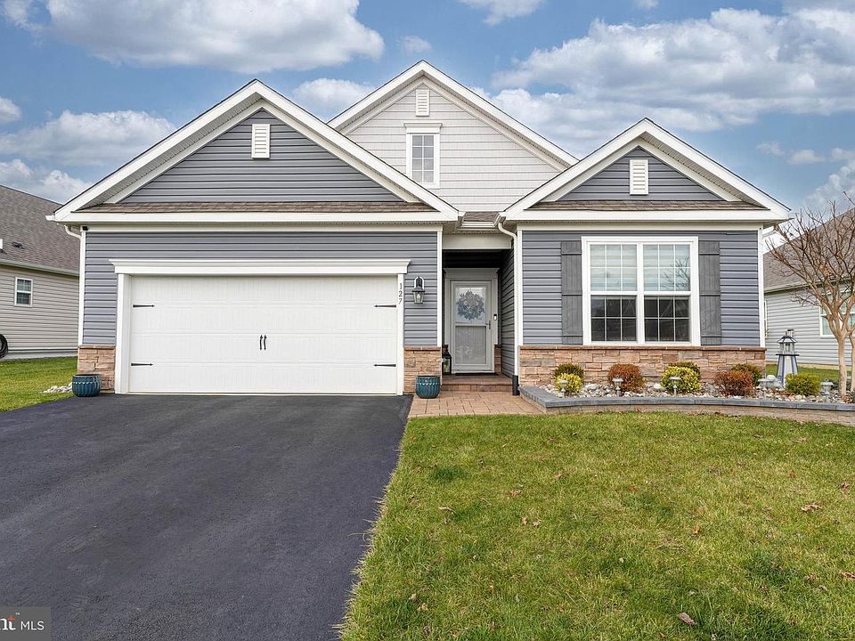 1st image of 127 Raccoon Ln