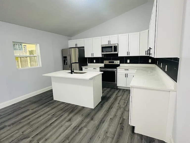 648 Pyramid Ave — Photo 8